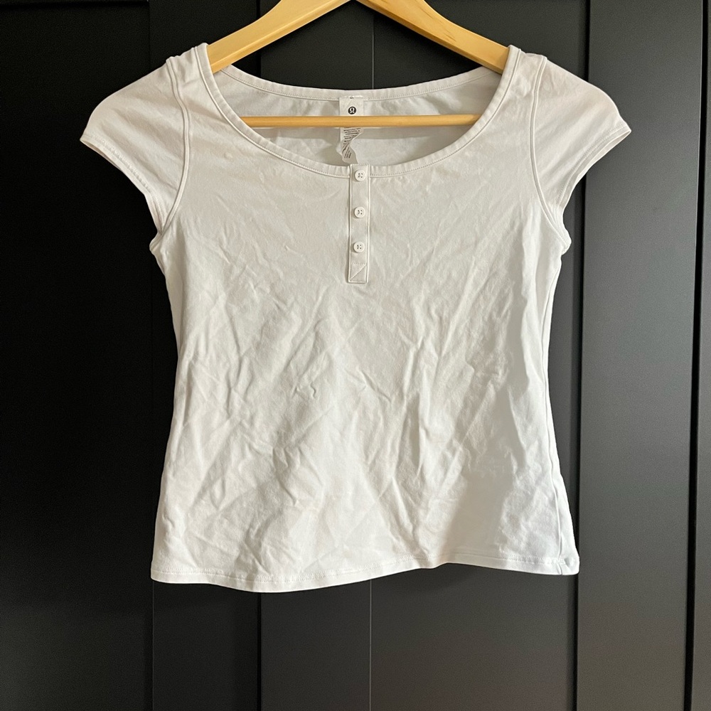 Lululemon Light Vapor Short Sleeve Henley Tee – Size M